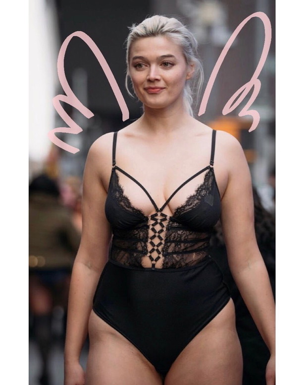 Kobiety o różnym rozmiarze w pokazie mody