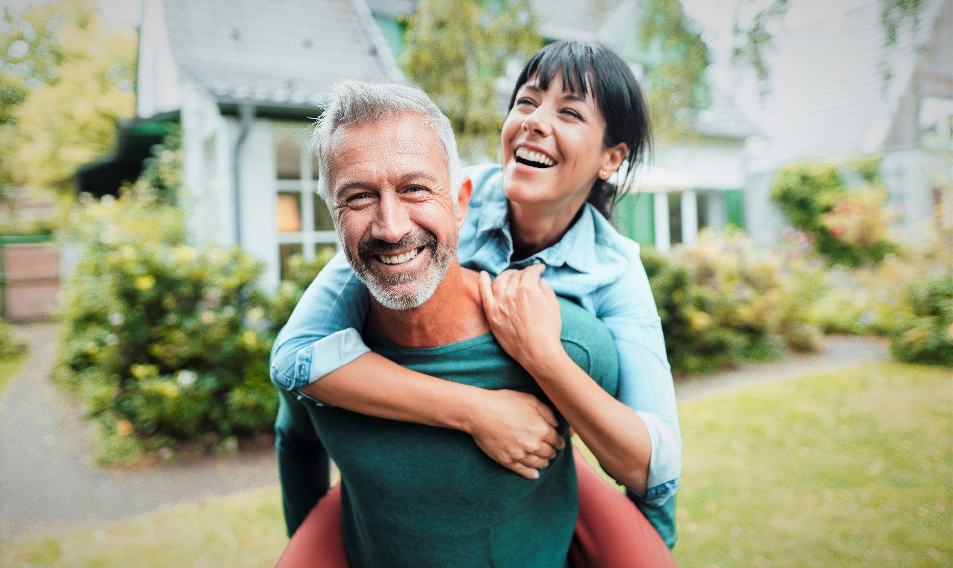 Mężczyźni o tych 5 imionach noszą kobiety na rękach. Związek z nimi jest jak bajka