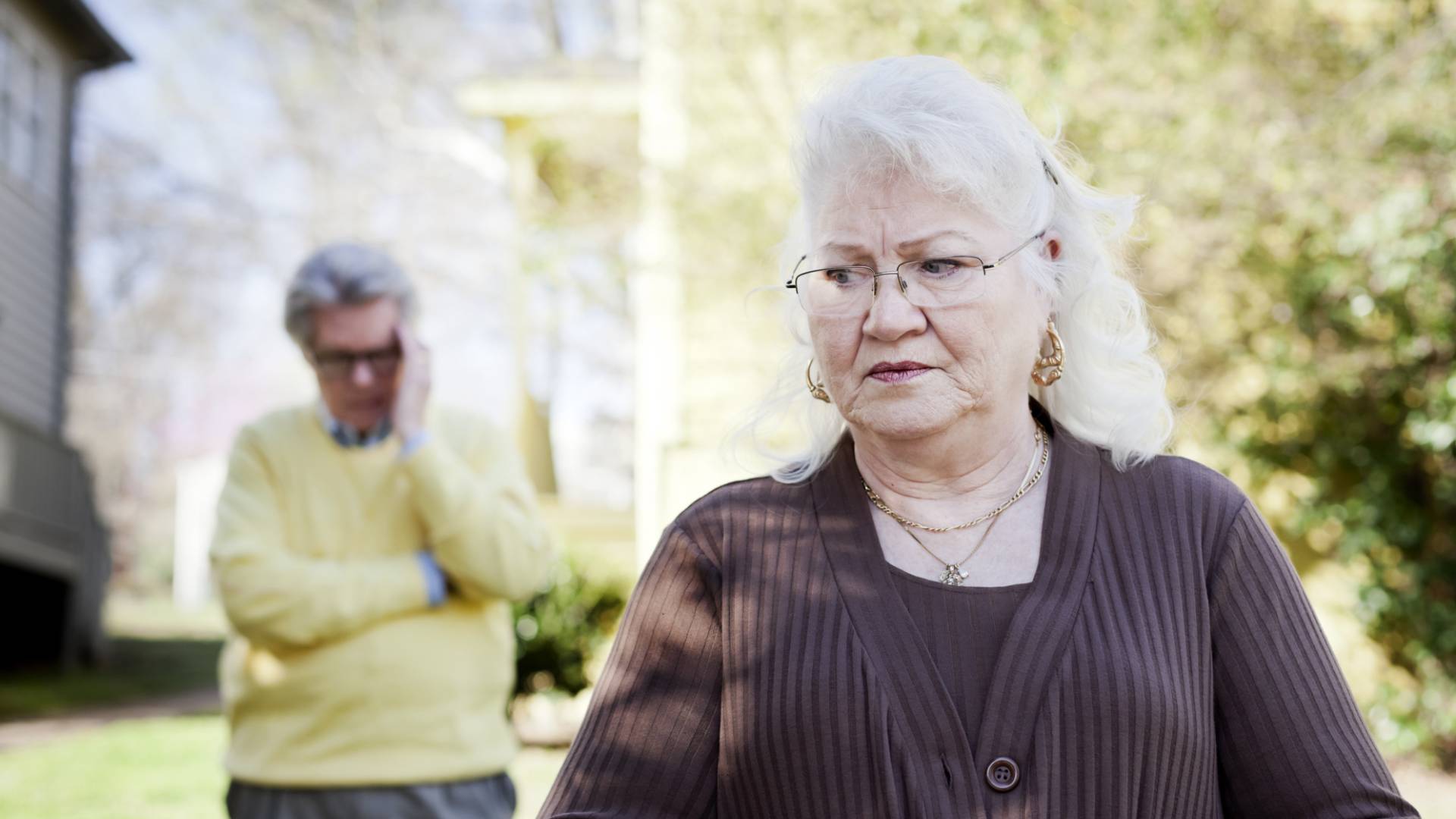 Czego nie wolno robić 6 maja Ten z pozoru niewinny gest sprawi, że stracisz wszystkie oszczędności