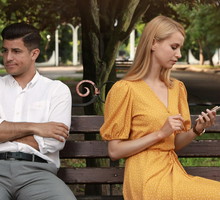 Wskazano 3 znaki zodiaku, które nie potrafią flirtować. Uwodzenie i podryw to nie ich bajka