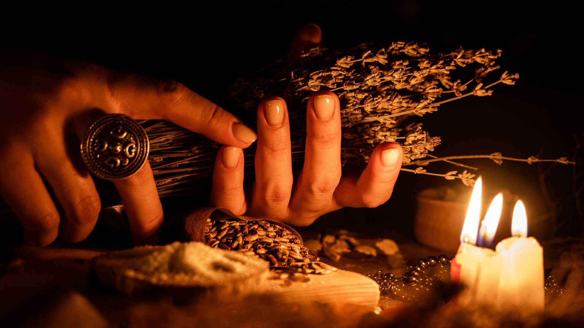 Szybki rytuał na pieniądze. Wystarczą 3 składniki i 5 minut, efekty cię zaskoczą