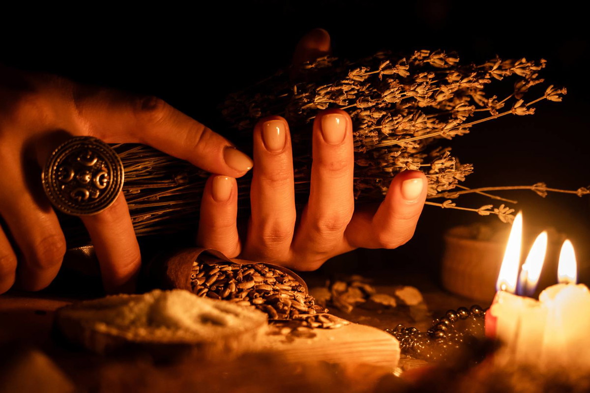 Szybki rytuał na pieniądze. Wystarczą 3 składniki i 5 minut, efekty cię zaskoczą