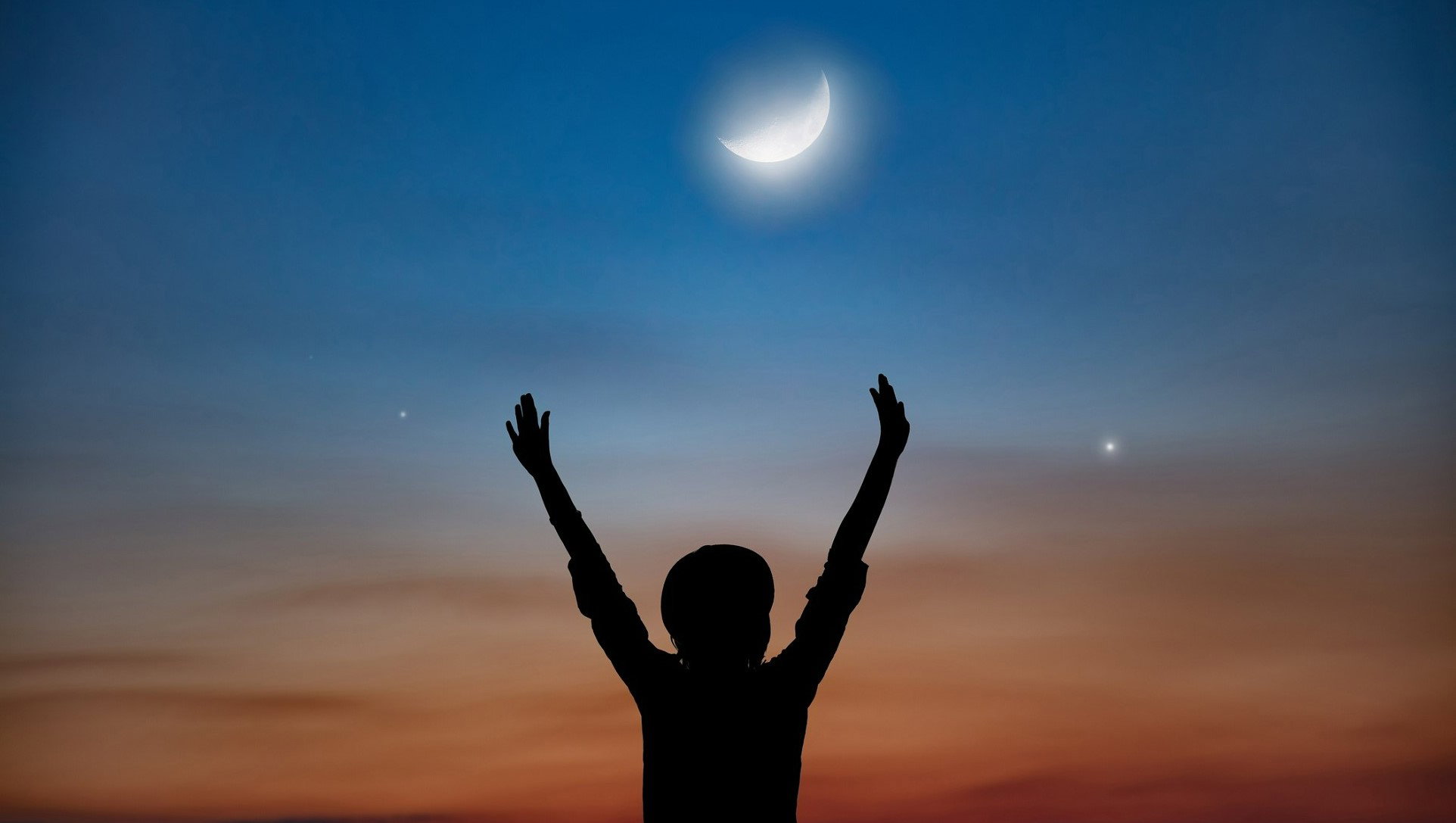 Rytuał bogactwa na nów Księżyca przyniesie ci przypływ gotówki. Wspiera też powodzenie w pracy