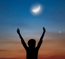 Rytuał bogactwa na nów Księżyca przyniesie ci przypływ gotówki. Wspiera też powodzenie w pracy