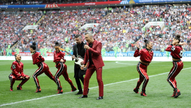 Robbie Williams podczas ceremonii otwarcia Mundialu 2018