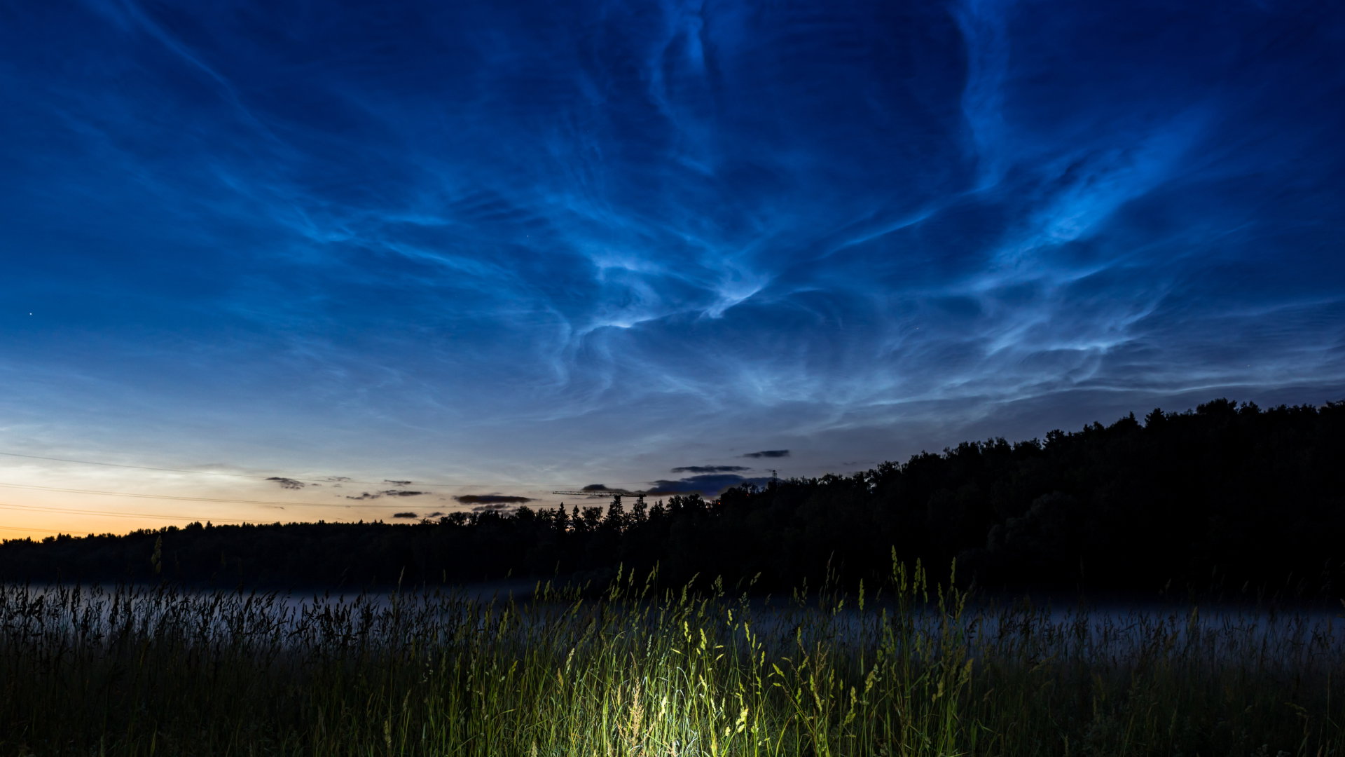 Obłoki srebrzyste na niebie. 1 czerwca rozpoczyna się niezwykłe zjawisko
