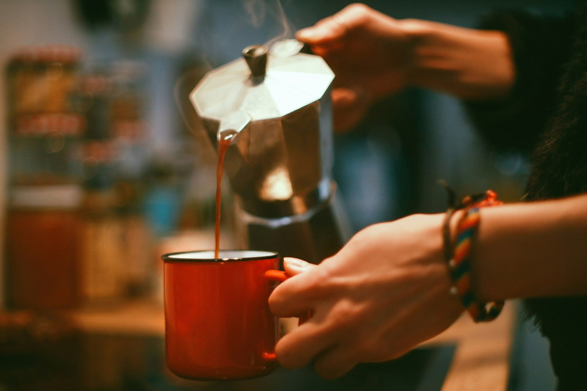 Kawowy rytuał na bogactwo. Przynosi małą fortunę i chroni przed stratą pieniędzy