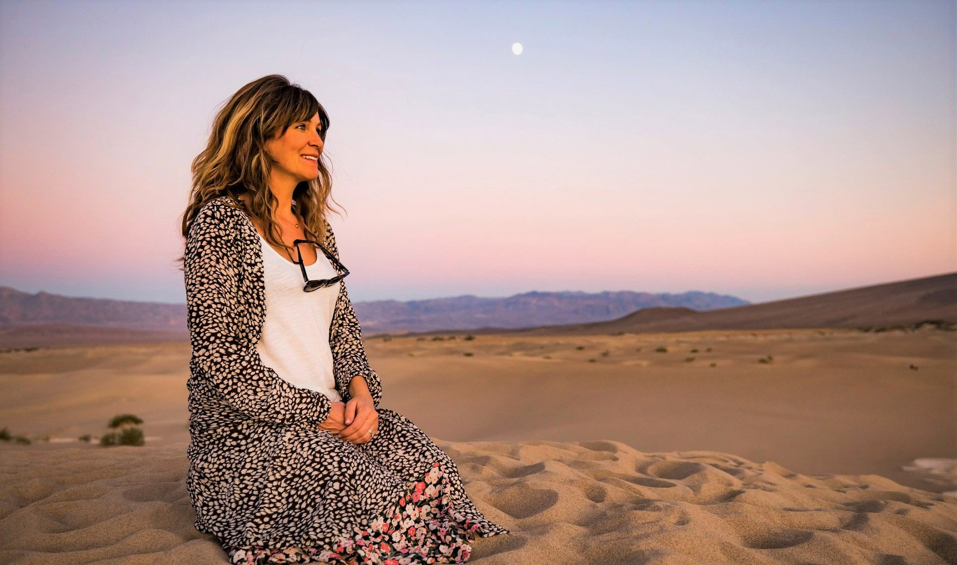 Zrób tę 1 rzecz przed Pełnią Truskawkowego Księżyca. Przyciągniesz szczęście do swojego życia