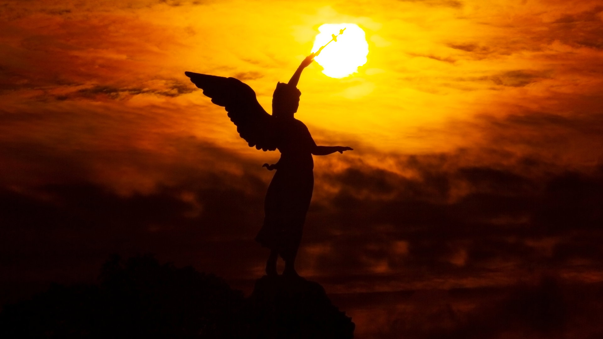 Angelologia: anioł na czerwiec doda ci sił. Wystarczy, że poprosisz go o 1 niepozorną rzecz