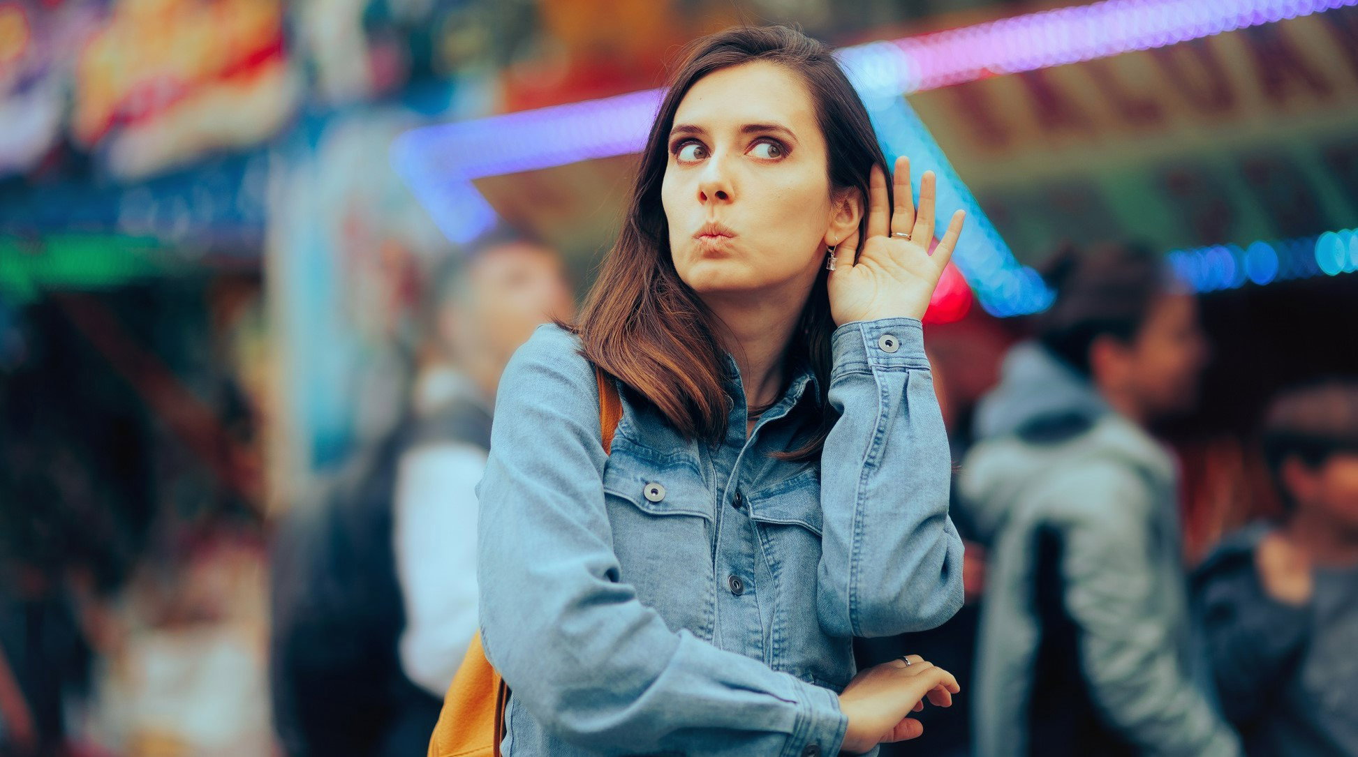 Wskazano 3 najbardziej ciekawskie znaki zodiaku. Wiecznie wsadzają nos w nie swoje sprawy