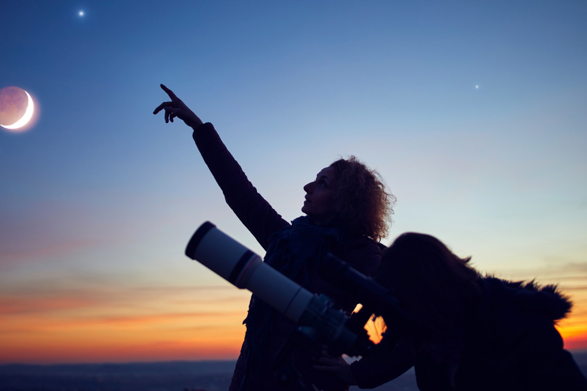 Koniunkcja Księżyca z Jowiszem 14 czerwca 2023 roku. Połowa ludzkości musi teraz uważać