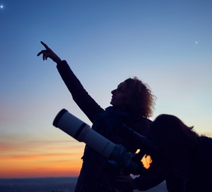 Koniunkcja Księżyca z Jowiszem 14 czerwca 2023 roku. Połowa ludzkości musi teraz uważać