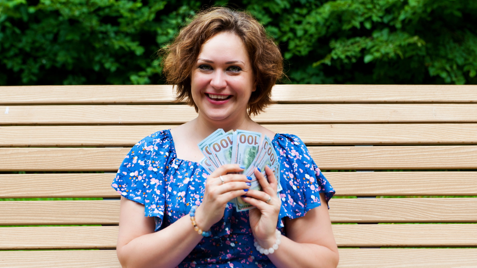 1 lipca poszukaj tego drobiazgu. Kamyk w tym kolorze zapewni ci pieniądze na całe wakacje