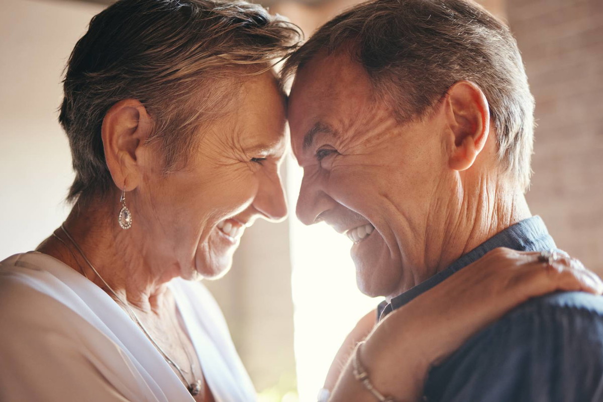 Rytuał Ognistego Spojrzenia na rutynę w związku. Wystarczą 2 składniki, a emocje powrócą