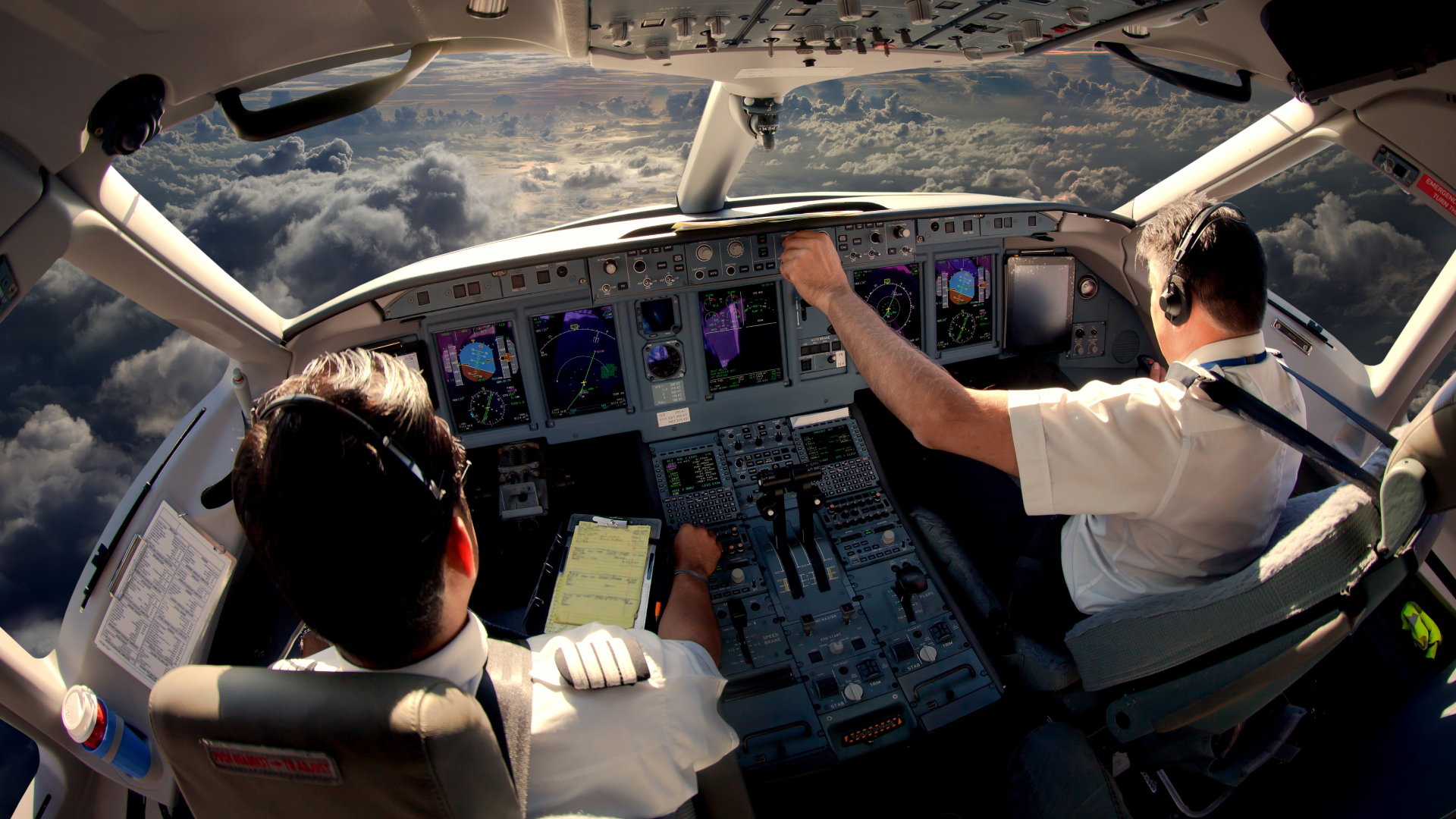 Przesądy lotnicze: kruk przynosi pecha. Piloci wierzą, że to czarny kot lotnictwa