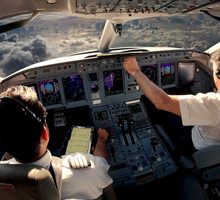 Przesądy lotnicze: kruk przynosi pecha. Piloci wierzą, że to czarny kot lotnictwa