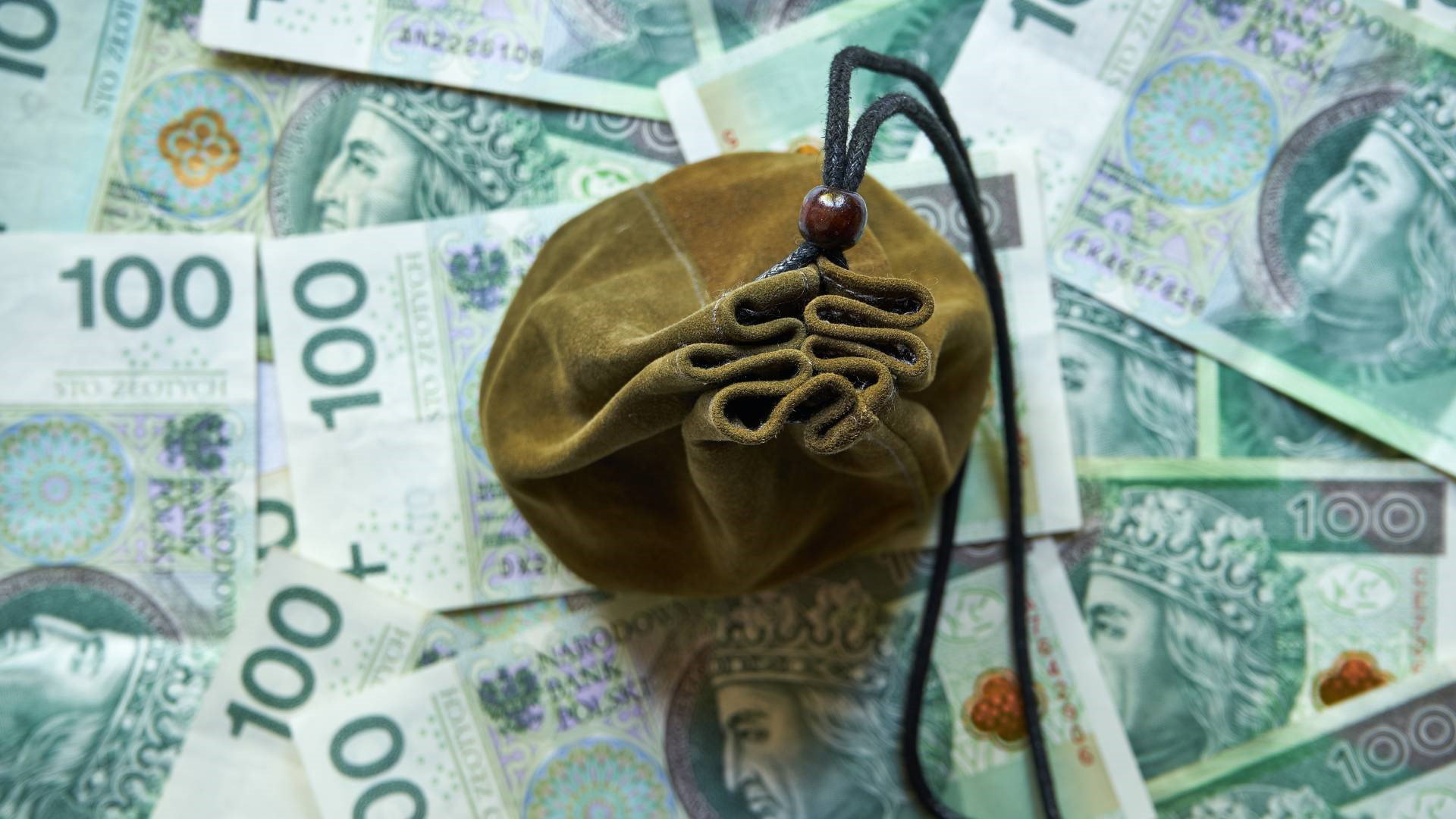 Rytuał Złotej Sakwy na pomnożenie pieniędzy. Wystarczą 3 minuty, by przyciągnąć fortunę