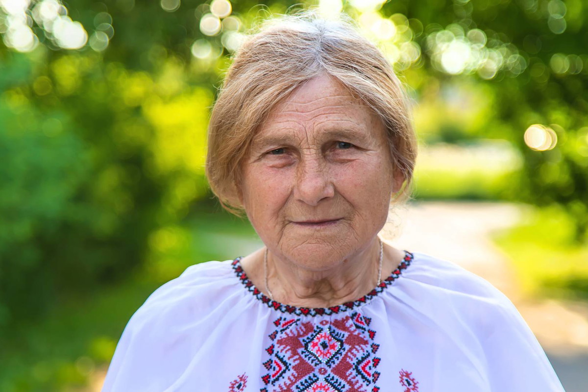 Babciny sposób na obgadywanie. Ochroni cię, ale tylko pod 1 warunkiem