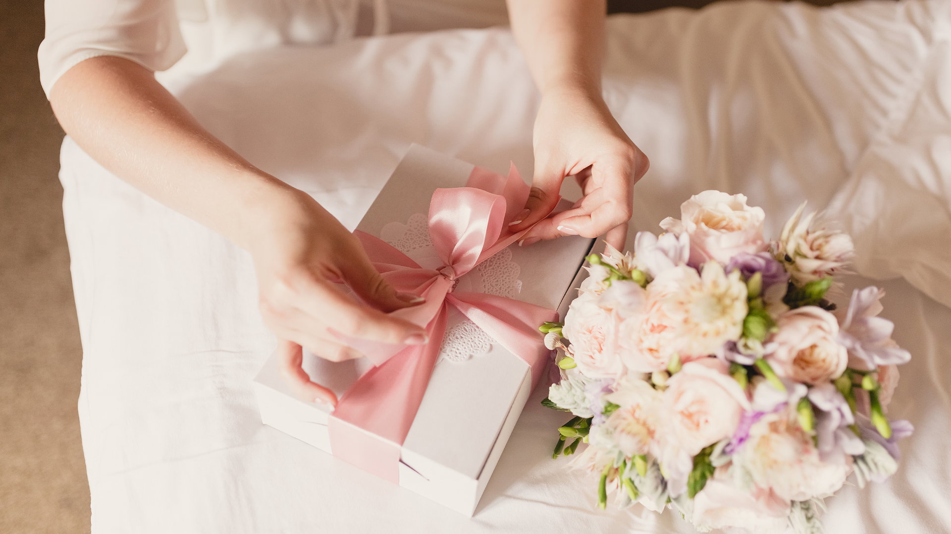 Przesądy ślubne: pod żadnym pozorem nie dawaj tego przyszłej pannie młodej. To zrujnuje jej ślub