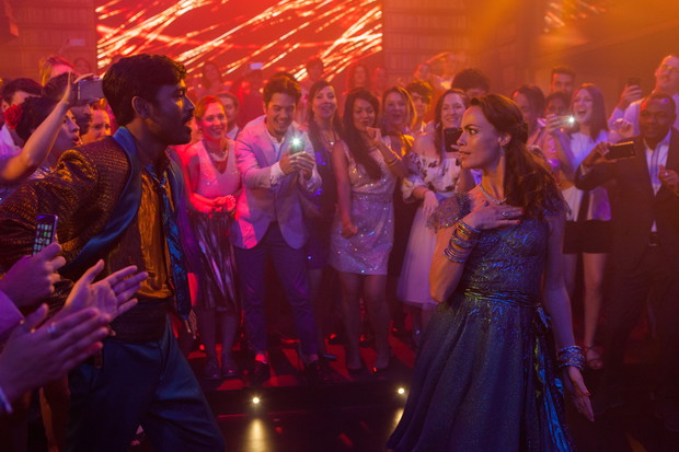 Kadry z filmu Niezwykła podróż Fakira, który utknął w szafie