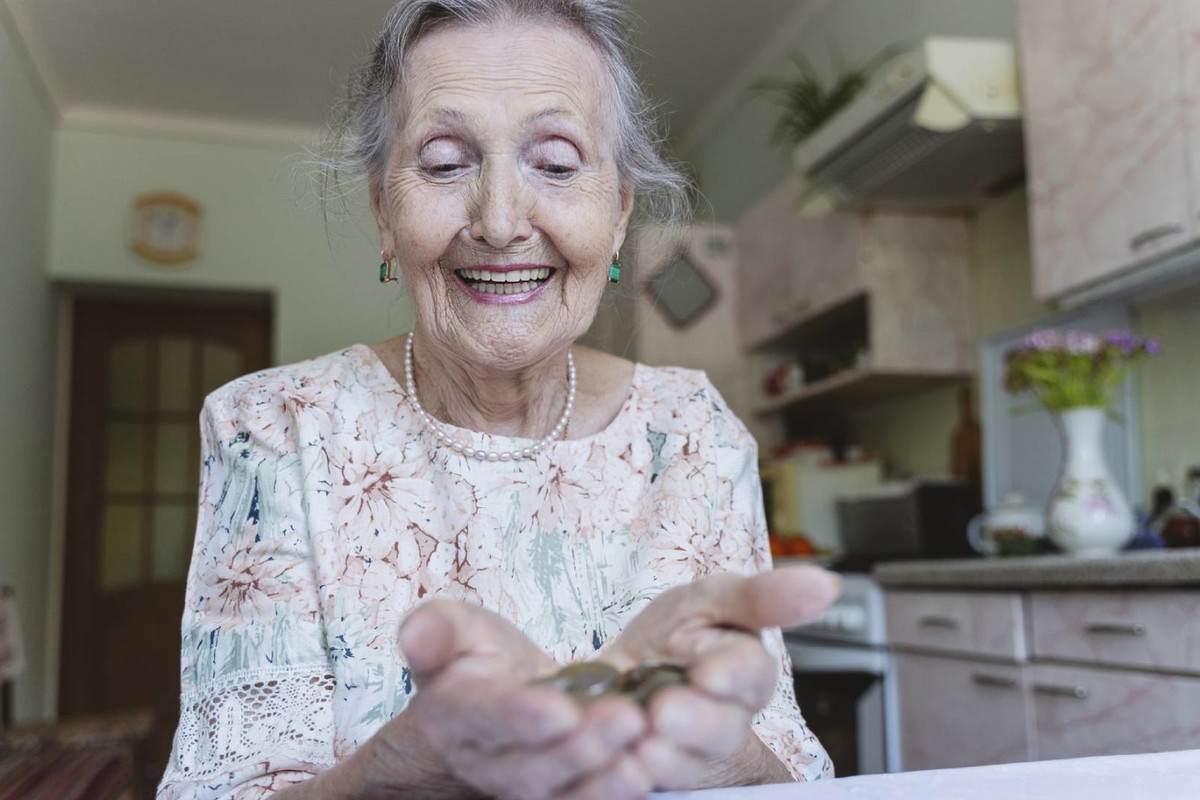 Karteczka z intencją na pieniądze to dobry patent na pełny portfel. Miej ją zawsze w zasięgu ręki