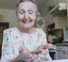 Karteczka z intencją na pieniądze to dobry patent na pełny portfel. Miej ją zawsze w zasięgu ręki