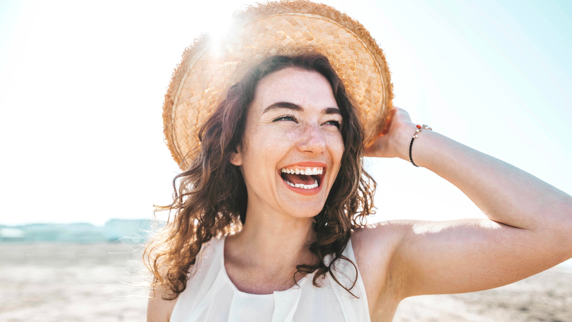 Ten drobiazg na przyciągnięcie pieniędzy znajdziesz na plaży. Dzięki niemu Fortuna będzie ci sprzyjać do kolejnego lata