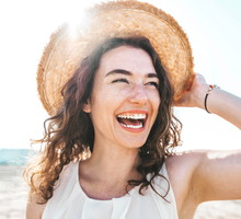 Ten drobiazg na przyciągnięcie pieniędzy znajdziesz na plaży. Dzięki niemu Fortuna będzie ci sprzyjać do kolejnego lata