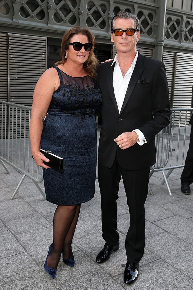 Pierce Brosnan i Keely Shay Smith w 2016 roku