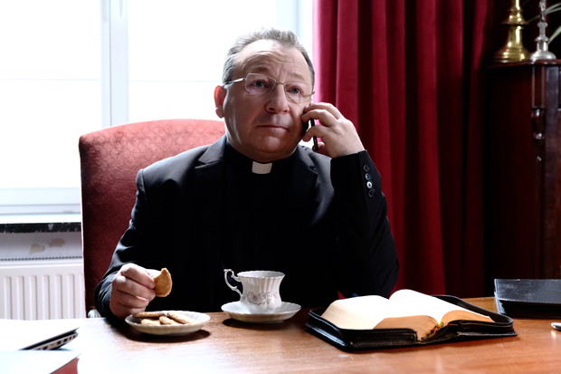 Polityka - kadr z filmu Patryka Vegi