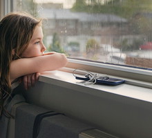 "Czas izolacji i ograniczania kontaktów szczególnie negatywnie odbija się na grupie osób młodszych" - apeluje MZ