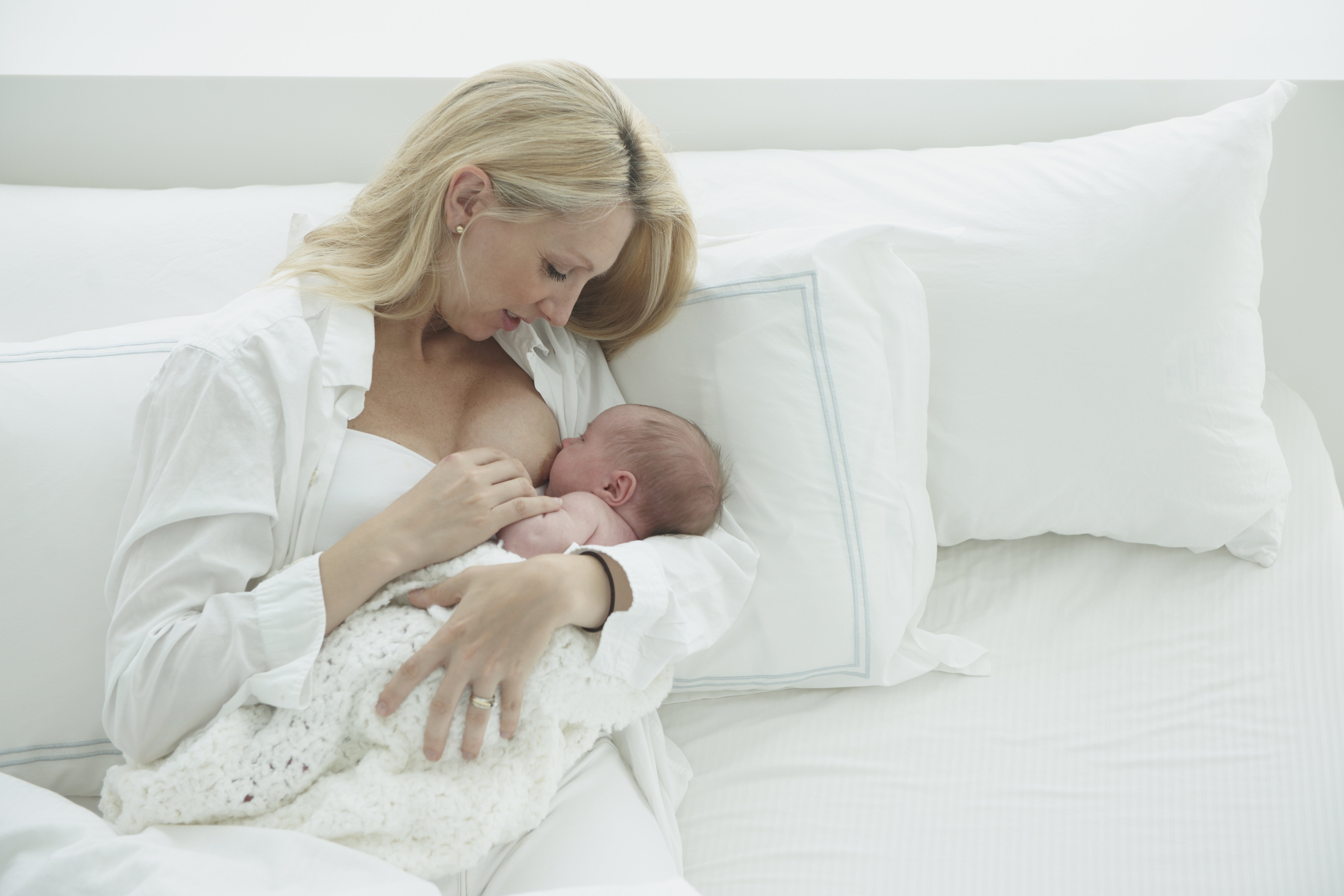 Karmienie piersią - breast crawl