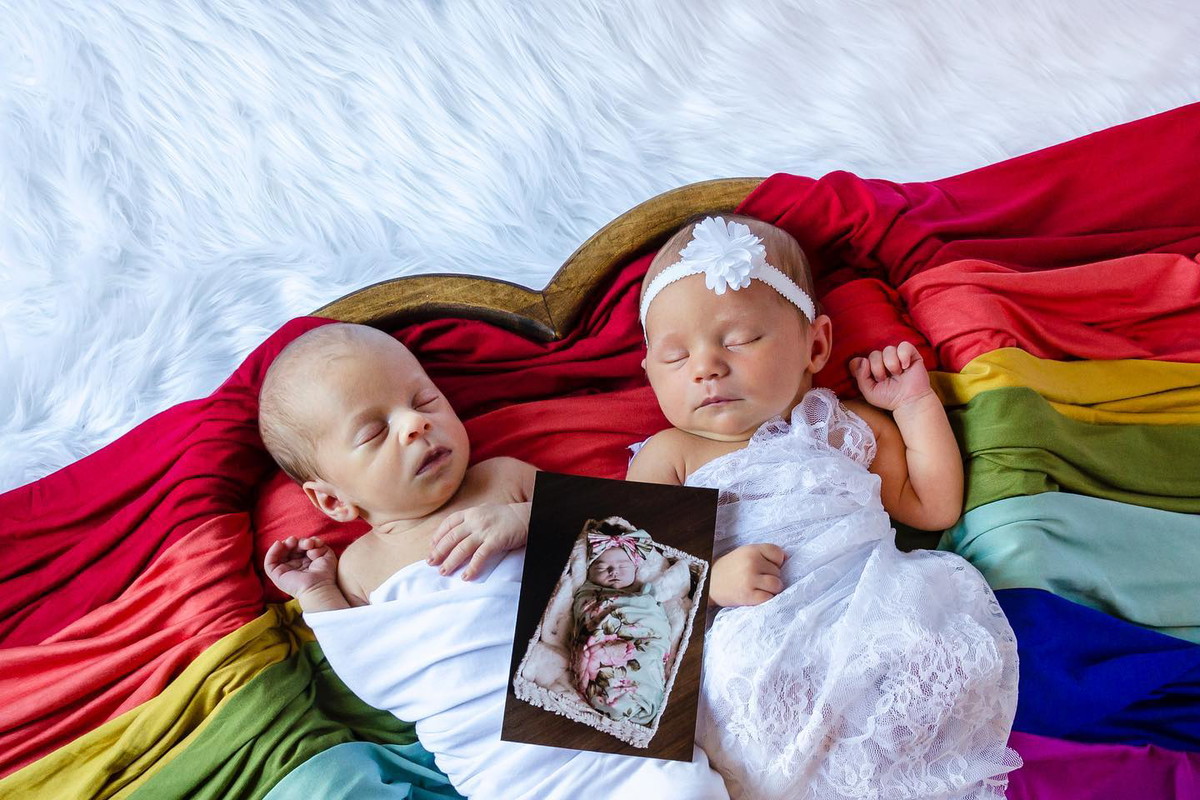 Fotografka wykonała niesamowicie wzruszające zdjęcie: tak uczciła śmierć swojej córeczki i narodziny bliźniaków