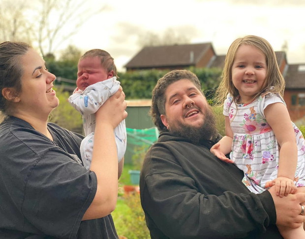 Gigantyczny noworodek zaskoczył nawet lekarzy. Jego waga zszokowała wszystkich!