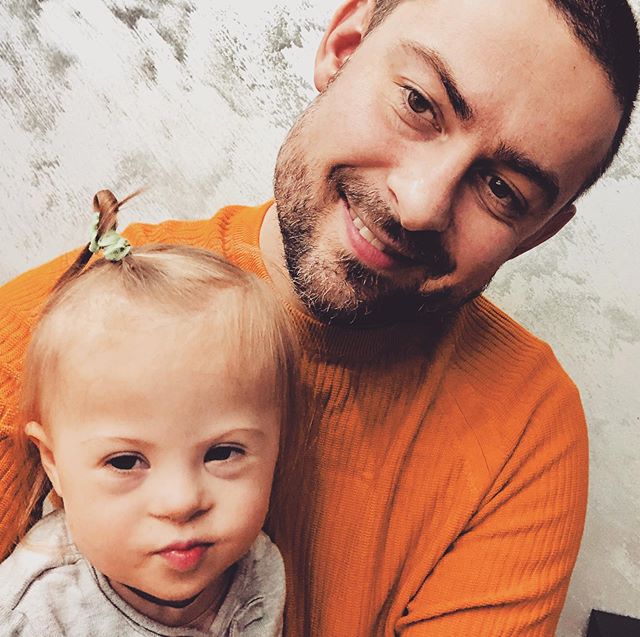 Bartek Królik z córką Jagodą