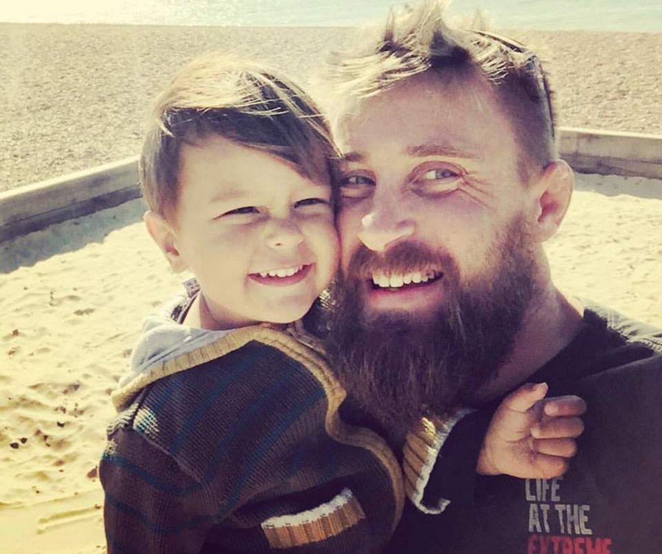 Po śmierci 3-letniego synka, tata stworzył listę rzeczy, które zrozumiał po jego stracie: weźcie je sobie do serca