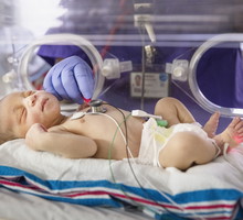 Półroczne dziecko wyleczone z koronawirusa: "Ludzie wciąż nie traktują tej epidemii poważnie"