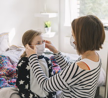 Czy małe dzieci muszą nosić maseczki? Ministerstwo Zdrowia rozwiewa wątpliwości rodziców