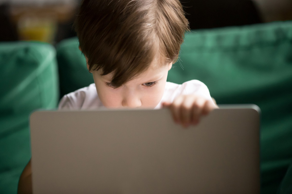 Cyberprzemoc, sexting, pornografia - te zagrożenia czyhają na twoje dziecko w sieci