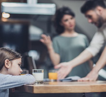 Kłótnia rodziców przy dziecku