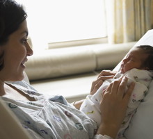 W tym wieku najczęściej kobiety rodzą pierwsze dziecko