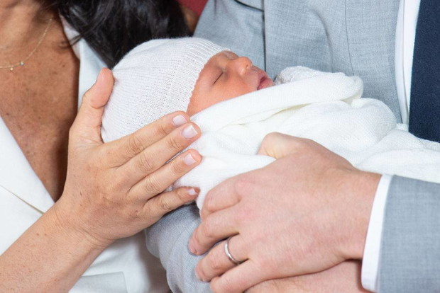 Meghan Markle i książę Harry z dzieckiem - pierwsze oficjalne zdjęcia