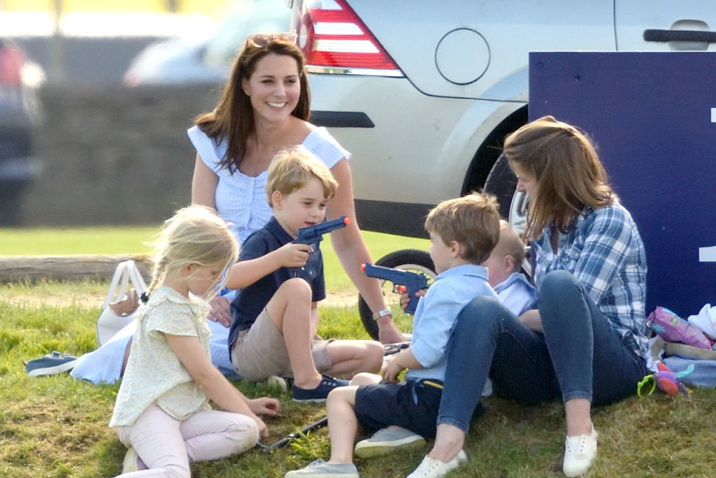Księżna Kate z dziećmi podczas meczu polo w Beaufort Park