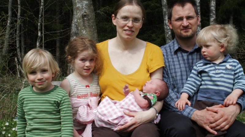 Sarah Schmid z mężem i dziećmi