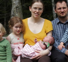 Sarah Schmid z mężem i dziećmi