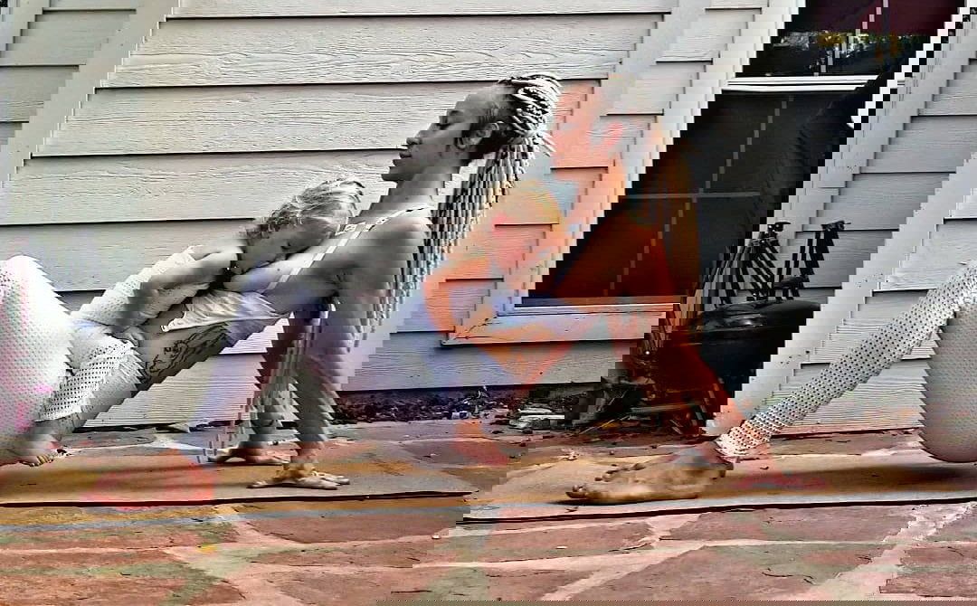 Matka karmi piersią ćwicząc jogę