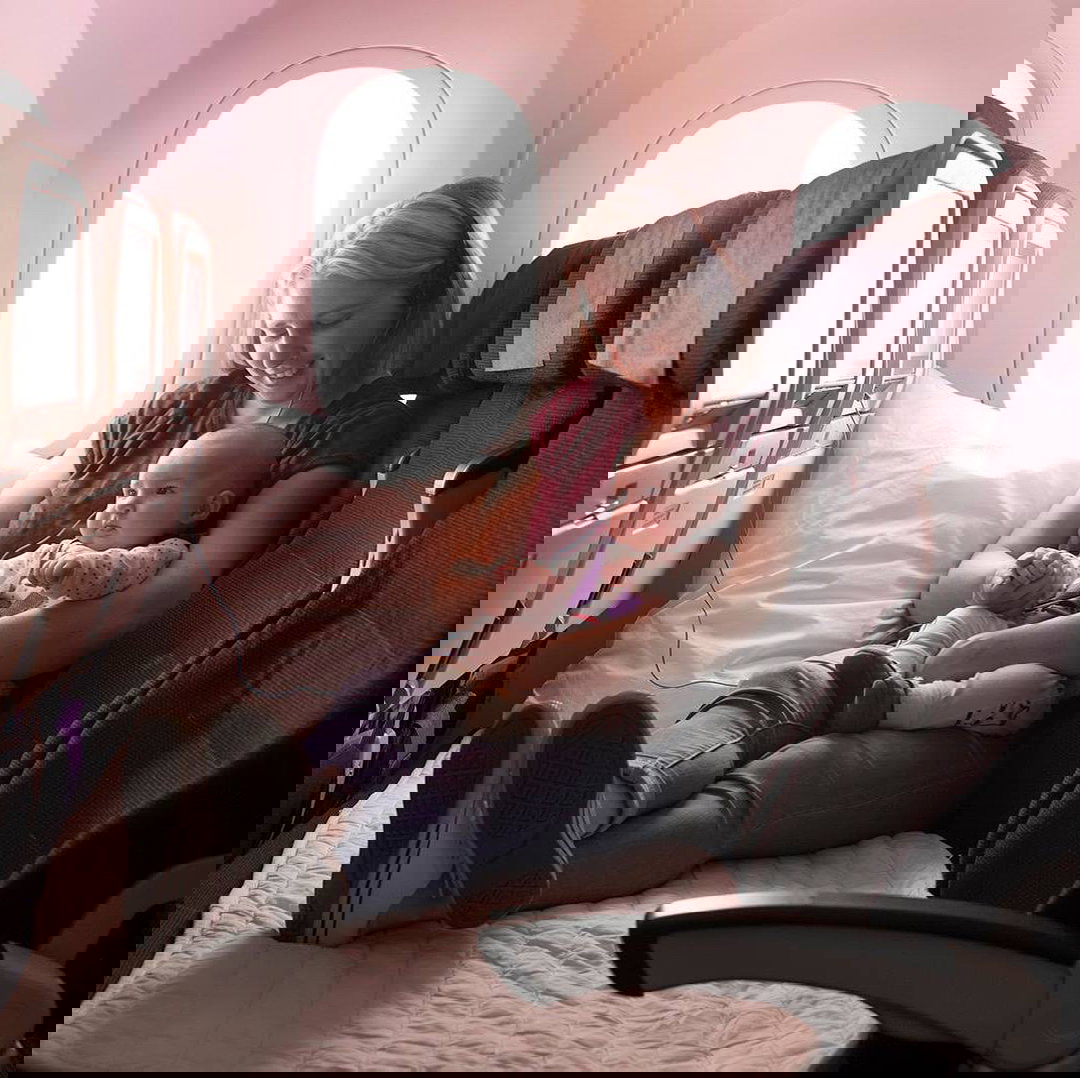 Linie lotnicze wprowadzają strefę do spania dla mam z dziećmi