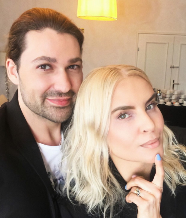 Joanna Horodyńska w roli dziennikarki