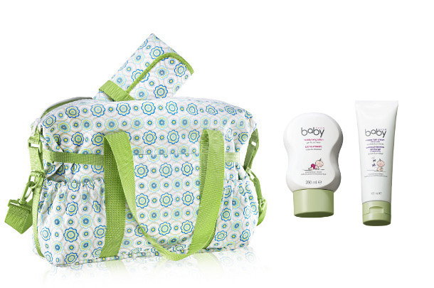 Torba_Mamy_i_poreczny_przewijak_Avon_Baby