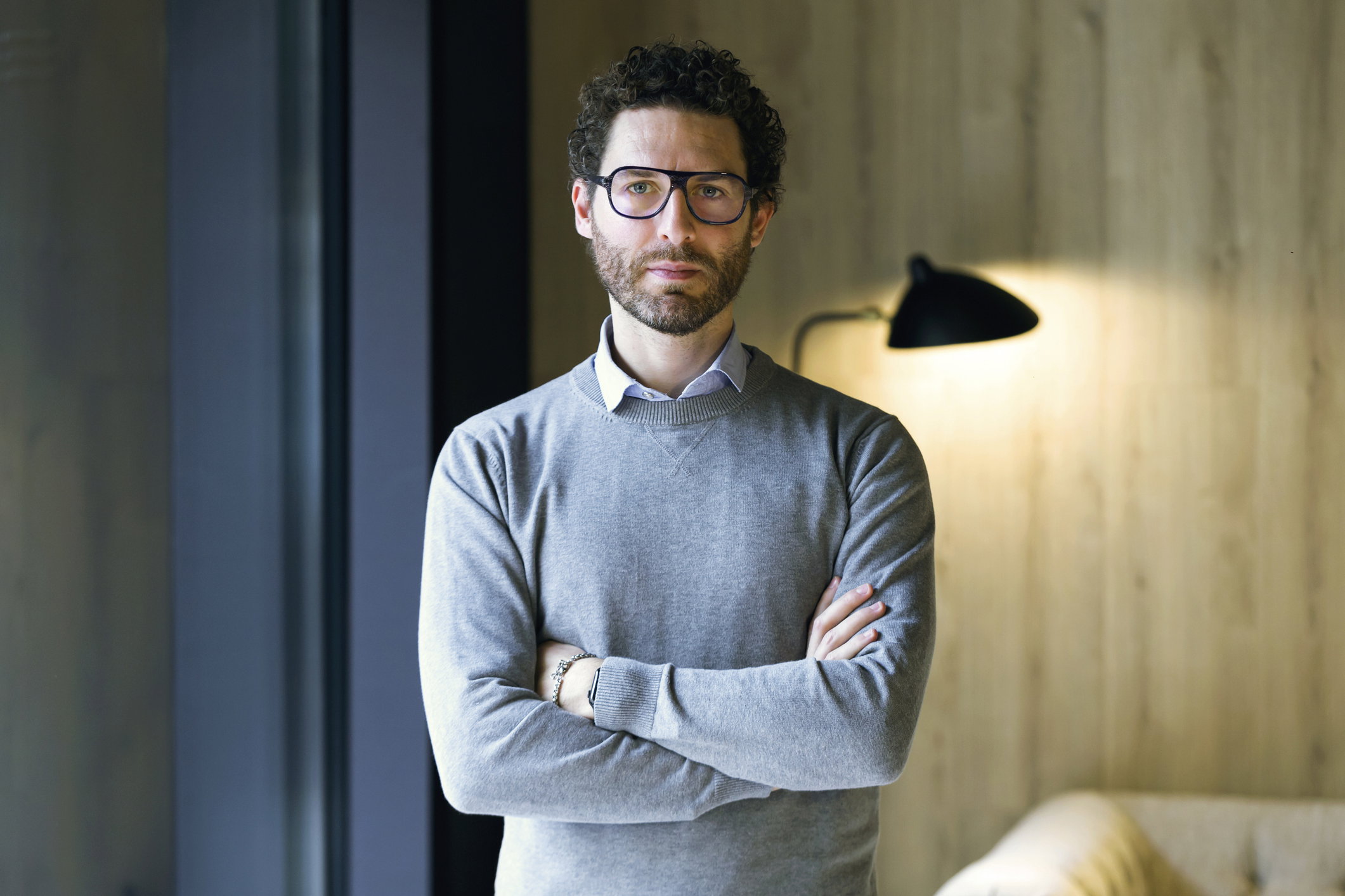 poważny mężczyzna